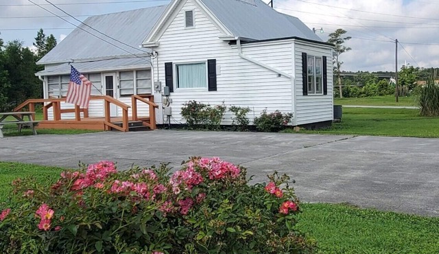 House: Lower prices! Snowbirds Welcome! Bring your boat for fall fishing