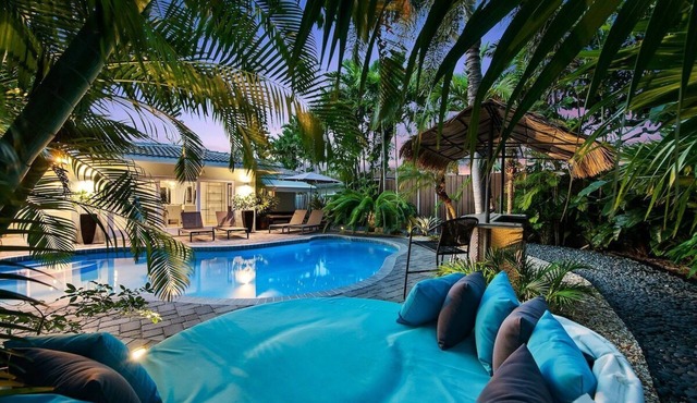 Just 10min to downtown Ft. Lauderdale & beach, this modern home offers everything a group could want for an upscale relaxing getaway. Unwind in the very private and peaceful backyard oasis, featuring a heated pool ($), 6-person hot tub & fire pit.