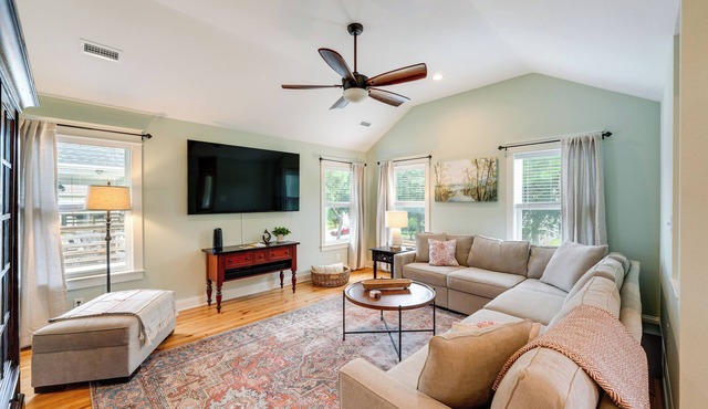 Kill Devil Hills Retreat w/ Gas Grill & Deck!
