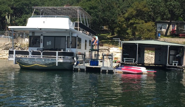 Lake Travis Houseboat Paradise