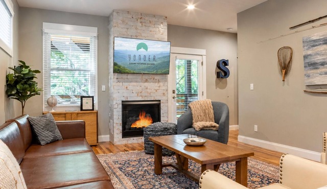 Little Sparrow | Newly-Built, Pet-Friendly Villa in Asheville with Hot Tub