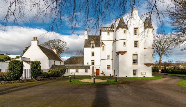 Live like a King /Queen In The City (near Edinburgh Airport)