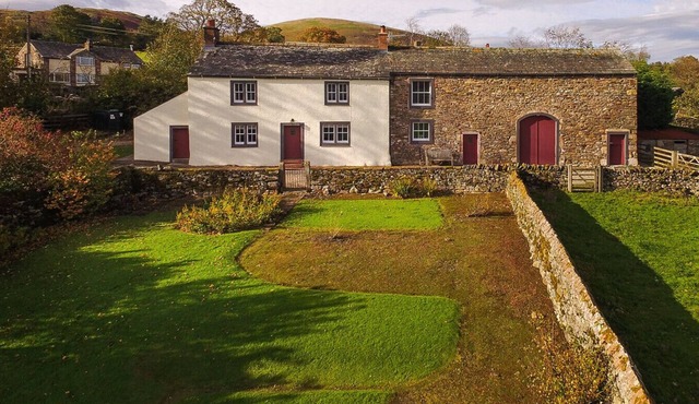 LOW LONGTHWAITE FARM, pet friendly, with a garden in Watermillock