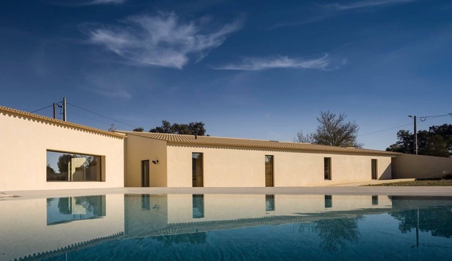 Luxurious ambience with pool in Freixo