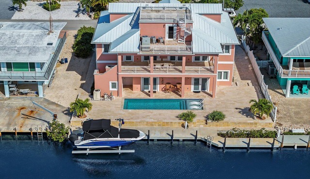 Luxurious Home Located In Venetian Shores