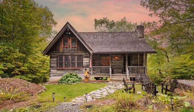 Luxury Log Cabin: Scenic Views Near Linville Falls