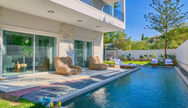 Luxury Villa with Pool,BBQ and Garden Vouliagmeni