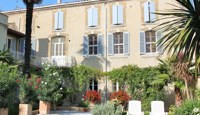 Mansion with enclosed garden, PRIVATE Pool - near Carcassonne