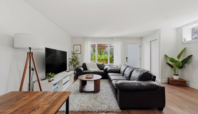 Modern 3BR QE Park & 7-Min Walk to SkyTrain