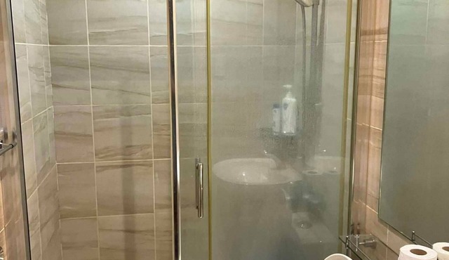 Modern Studio with Netflix in Enchanting Gramercy Makati