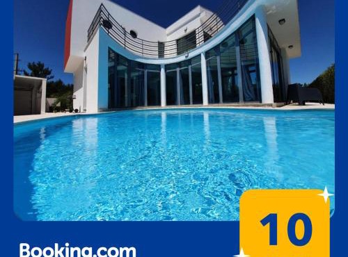 Modern Villa with Private Pool Near Parque da Arrabida, Palmela