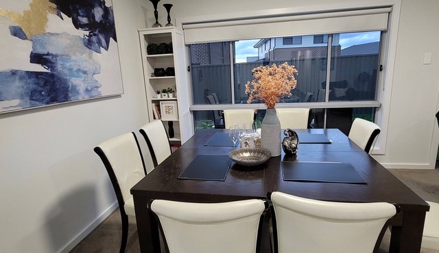 New 5 bedroom house in Rousehill Center - Train, Shopping centre