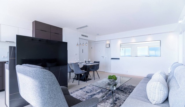 New/Luxury breathtaking sea view, top floor, downtown Cap d’Ail.