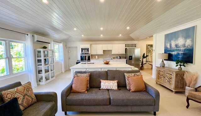 Newly Refurbished Luxury 4 Bed Villa with Bar & Pool in Sunset Crest, Holetown