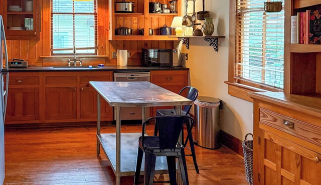 Newly Updated Historic Baton Rouge Home, Near LSU & Downtown--3 BR/Sleeps 6