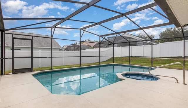 Orange Tree Pool Home with spa. Enjoy recreation and relaxation in this inviting community near the best of Orlando's hot spots!