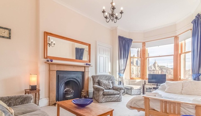 Pass the Keys | Spacious and Bright property, in Chic Morningside! Sleeps up to 6 guests