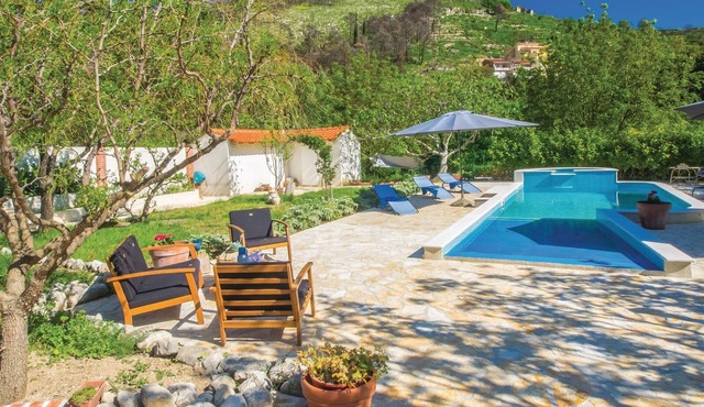 Pet friendly home in Zrnovnica