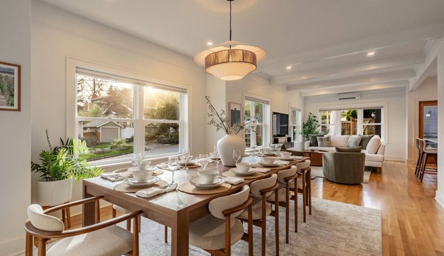 Phinney Ridge Luxe Retreat | Gym, BBQ & Game Room
