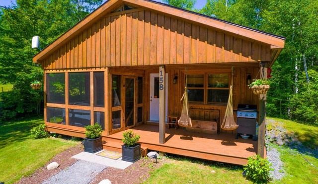 Pinecone Cottage Hot Tub & Projector at Falls Lake in Windsor