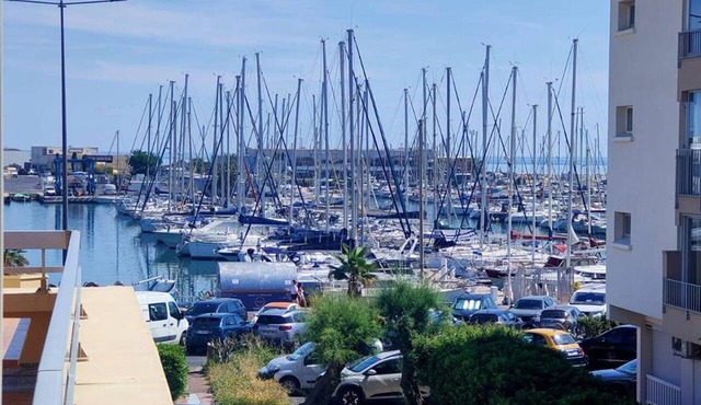 Pleasant 3-Room Apartment with Terrace and Parking in Canet-Port