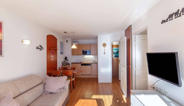 Cozy T2 for 4 with Terrace, Pool, Gym, Covered Parking - Near Slopes