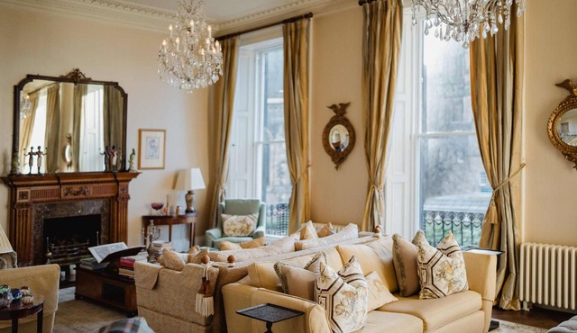 Prestigious City Centre Private Entrance House