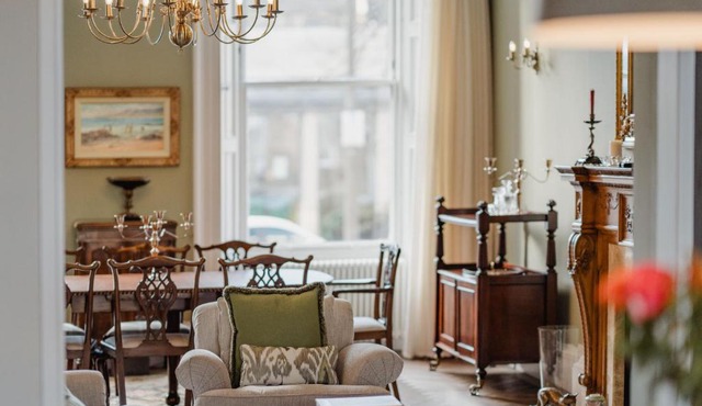 Prestigious Townhouse close to Princes Street