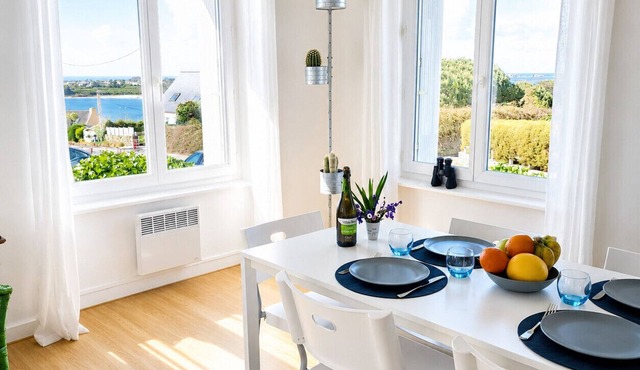Pretty Breton house with sea view near the beaches and port of Aber Wrach