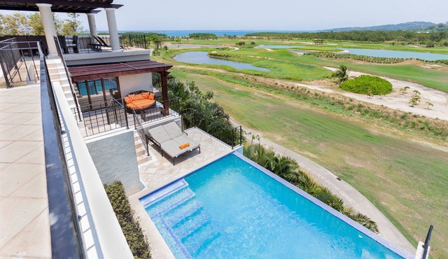 Pristine-Golf Course large luxury villa