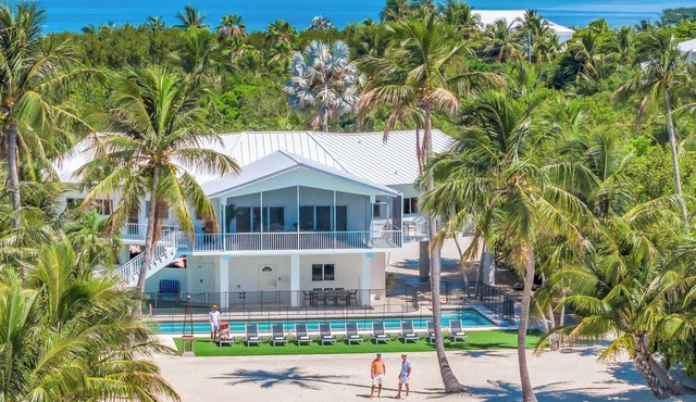 PRIVATE BEACH / Heated Pool / Private Dock / Dolphin Key