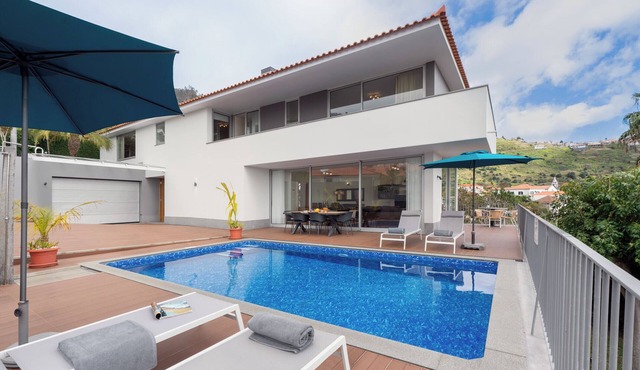 Private pool and sea view - Tropical Villa