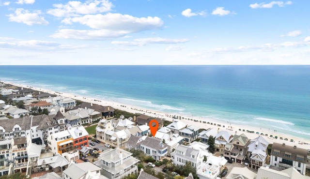 ローズマリービーチの馬車。湾岸から3位。 ウェストグリーンの真珠の近く。 in Rosemary Beach