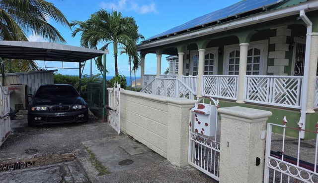 Quaint 2-bedroom house with AC in Saint James