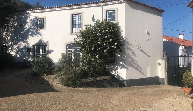 Quinta da Luz, garden residence with pool