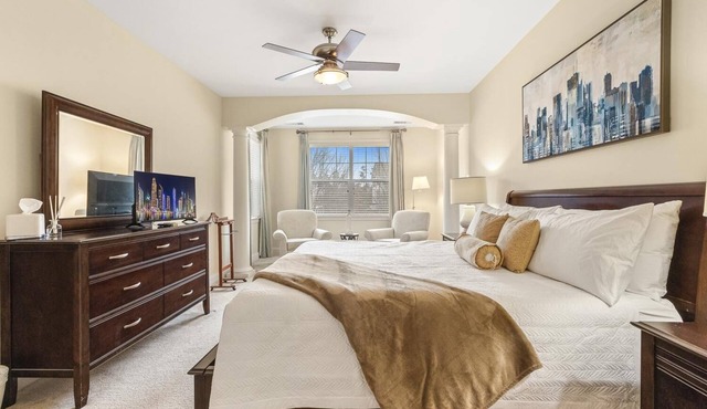 Raleigh luxurious Garage Pool Hot Tub Golf Elevator Airport Resort Shopping
