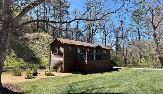 Riverfront Wilderness Cabin in Cullowhee