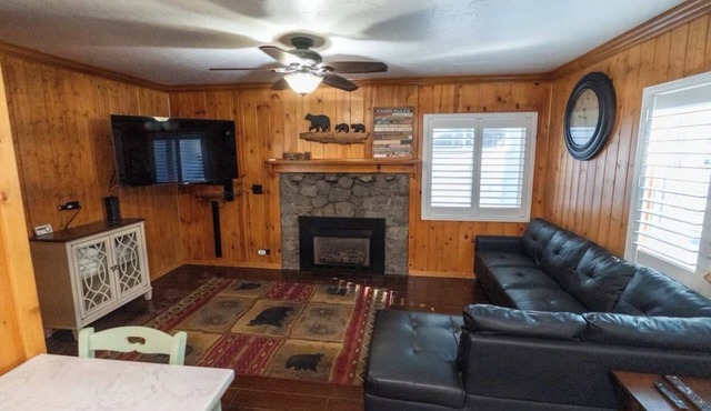 Romantic one bedroom, one bath cabin with white picket fence in. Extremely cozy.