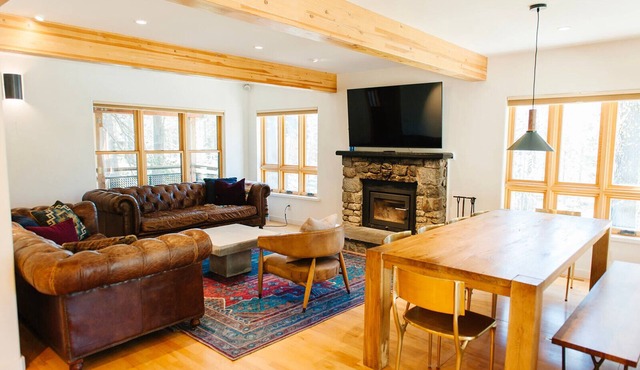 Scandinavian Style 3-bedroom cabin in delightful Soda Springs with WiFi