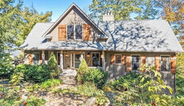 Secluded Smoky Mountain home with panoramic views, wood stove, & hot tub