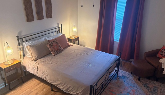 Southern Comfort – 2BR/2BA Family & Pet Friendly Charm w/Parking