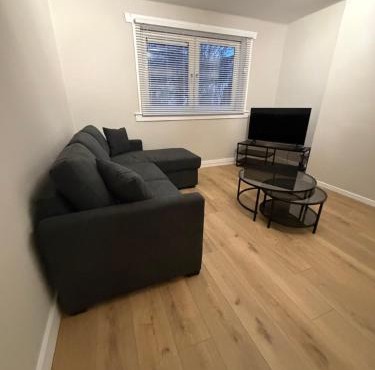 Spacious 2 bed apartment with private parking space