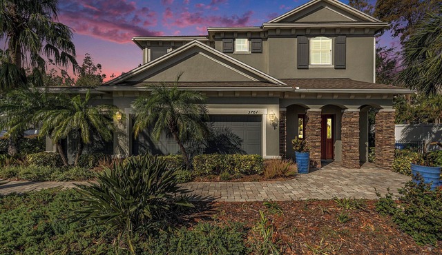 Spacious 4BR pool home, billiards, BBQ, large patio, pool and pool deck