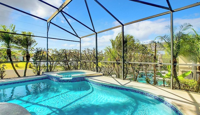Spacious 5BR Home w/ Private Pool+Spa in Scenic Davenport Location