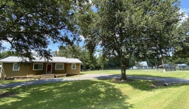 Spacious house on quiet, dead-end street in Gonzales