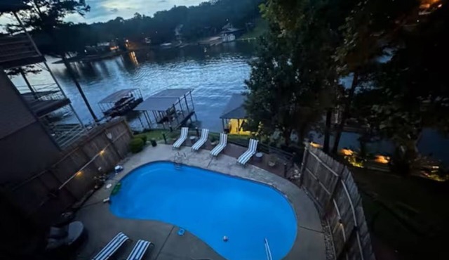 Spacious Lake Hamilton House with Pool and Hot Tub!