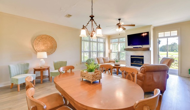Spacious Springfield Home w/ Golf Course View!