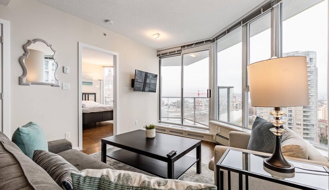 Spacious Two Bedroom/Two Bathroom Condo in Central Downtown Vancouver