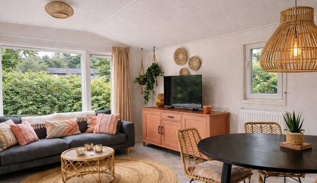 StayatSas Tiny House Sam. Free WiFi, reserved parkingspace, kids & dogs welcome!