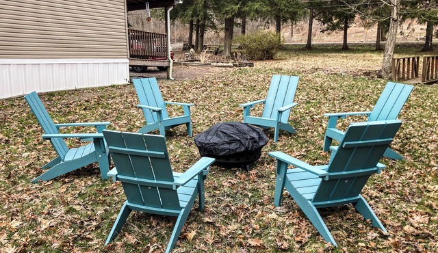 Stream-Front Serenity: Relax with the family at this peaceful place to stay! in Confluence